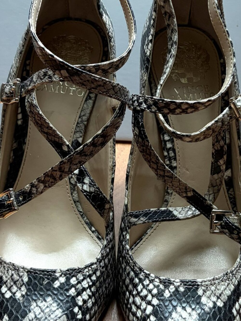 Vince Camuto 3 inch snakeskin heels, size 8.5 - Picture 1 of 9